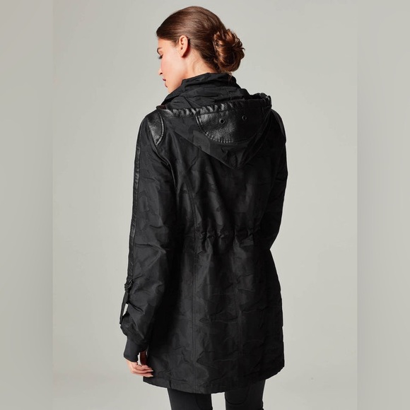 Blanc Noir Camo-Print Hooded Anorak Jacket - Picture 3 of 13